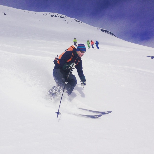 Fortsatt grymma förutsättningar för skidåkning, idag blev det heli-skitour!#skitour #riksgränsen #dynastar #bergsresor #elevenate