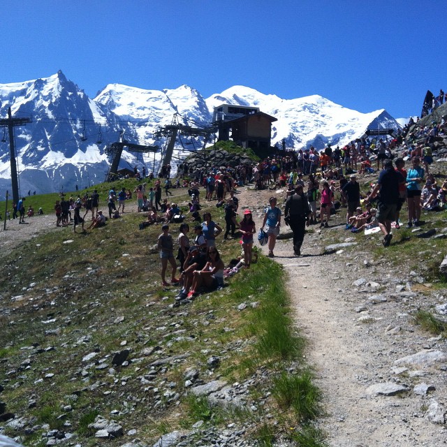 Målgången på Chamonix Marathon! Grymt väder och mycket folk ute längs banan. Bra jobbat alla tävlande i värmen! #chamonix #chamonixmarathon #bergsresor  #trailrun #elevenate #giro