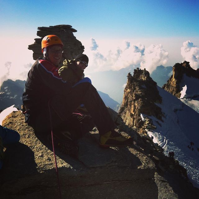 Gran Paradiso levererar finväder, så vi körde en lång fika på toppen! #granparadiso #klättring #bergsresor #elevenate