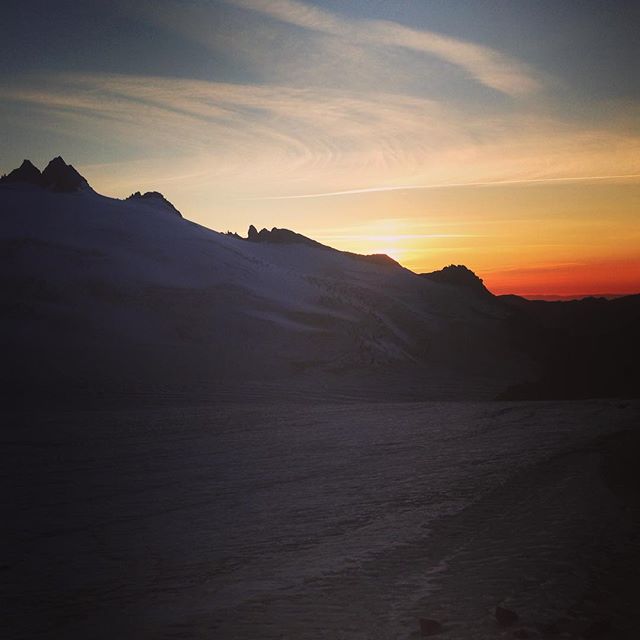 Solnedgång över Chamonix dalen!#livetihytta #trient #Bergsresor #elevenate