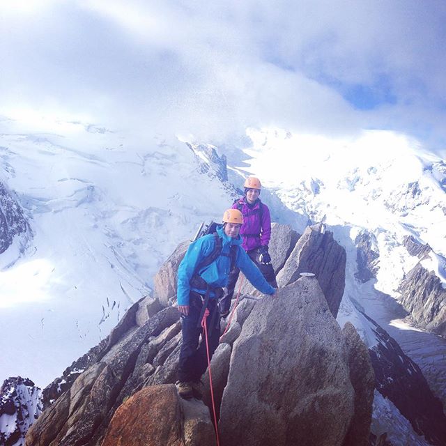 Inge vidare väder på Mont Blanc gjorde att vi vände på Maudit så det blev en Cosmiques Ridge på väg hem till liften!#chamonix #montblanc #montblancspecialisten #bergsresor #elevenate #dynastar