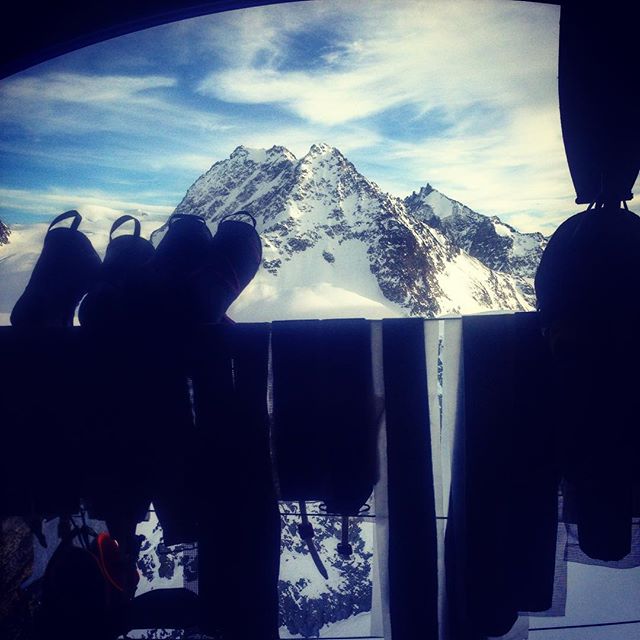 Fin utsikt från torkrummet i Vignetthyttan!#hauteroute #vignetest #elevenate #dynastar #mountaiguidetravel #bergsresor