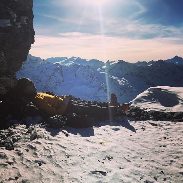 Välbehövlig vila efter en tur på stighudar!#engelberg #bergsresor #elevenate #g3 #dynafit