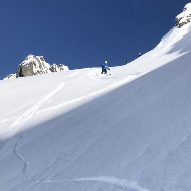 Favorit backen i Chamonix levererar som vanligt fin snö om man använder stighudar!#brevent #chamonix #elevenate #g3skis #dynafit #bergsresor