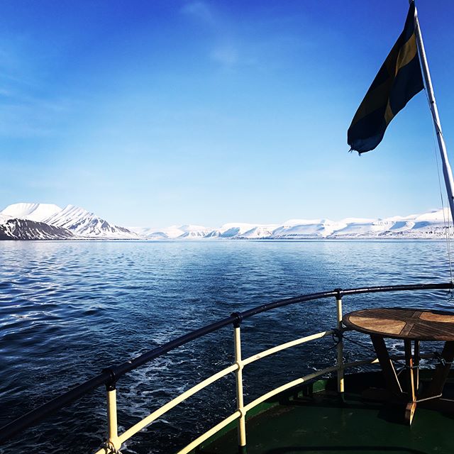 Imorgon kastar vi loss för 16 dagars skidåkning och säsongsavslutningen på Svalbard, hoppas på samma fina förhållanden som förra året!#svalbard #origo #arcticguides #bergsresor #g3gear #elevenate