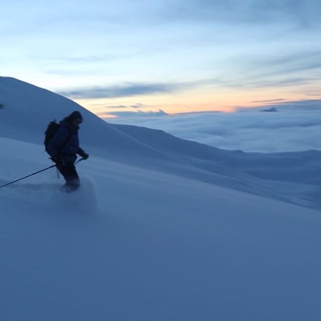 Om du kan ta några dagar ledigt och vill gå toppturer och få orörd snö av bästa sort, sätt dig på tåget och åk till Narvik nu!#skitour #bergsresor